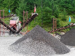 贵州河卵石制砂现场